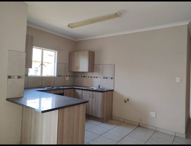 3 BEDROOM TOWNHOUSE FOR SALE IN WATERKLOOF AH